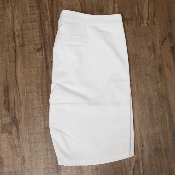 Modamix White Zip Pocket Bermuda Shorts Plus Size - Picture 4 of 5